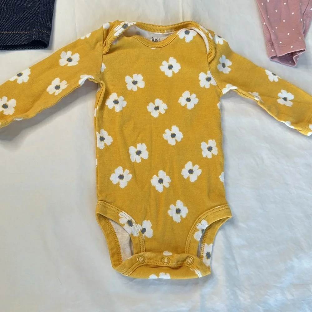 Carter’s bundle of 3 baby girl outfits. All long sleeve and in GREAT CONDITION.